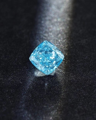 लूज़ सीवीडी लैब ग्रोन सिंथेटिक फैंसी विविड ब्लू डायमंड कुशन आकार 2.25ct आईजीआई प्रमाणित