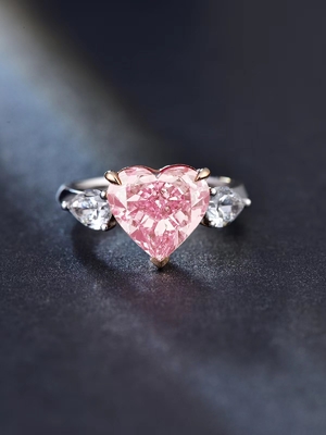 बड़े आकार का गुलाबी लैब काटा हुआ हीरा अंगूठी दिल का आकार 4.19ct 18k सफेद सोने की अंगूठी