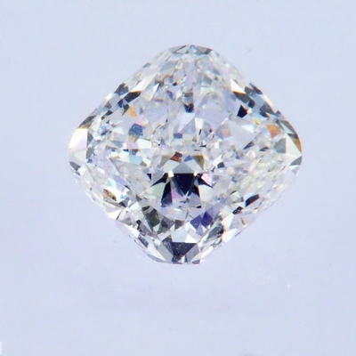 3.2ct प्रयोगशाला में उगाया गया सीवीडी सफेद हीरे स्क्वायर कुशन आकार आभूषण के लिए प्रमाणित आईजीआई