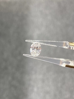 अंडाकार आकार प्रयोगशाला में उगाया गया सीवीडी सफेद हीरा 3.4ct आईजीआई प्रमाण पत्र के साथ