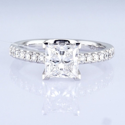18k 1.5ct+ राजकुमारी डिजाइन अंगूठी दैनिक शैली राजकुमारी आकार सफेद सिंथेटिक हीरा अंगूठी