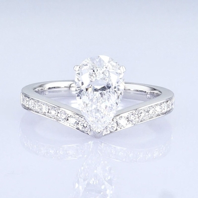 18k Pear Shape White Lab Grown Diamond Ring Princess Design Party के लिए उपहार के लिए